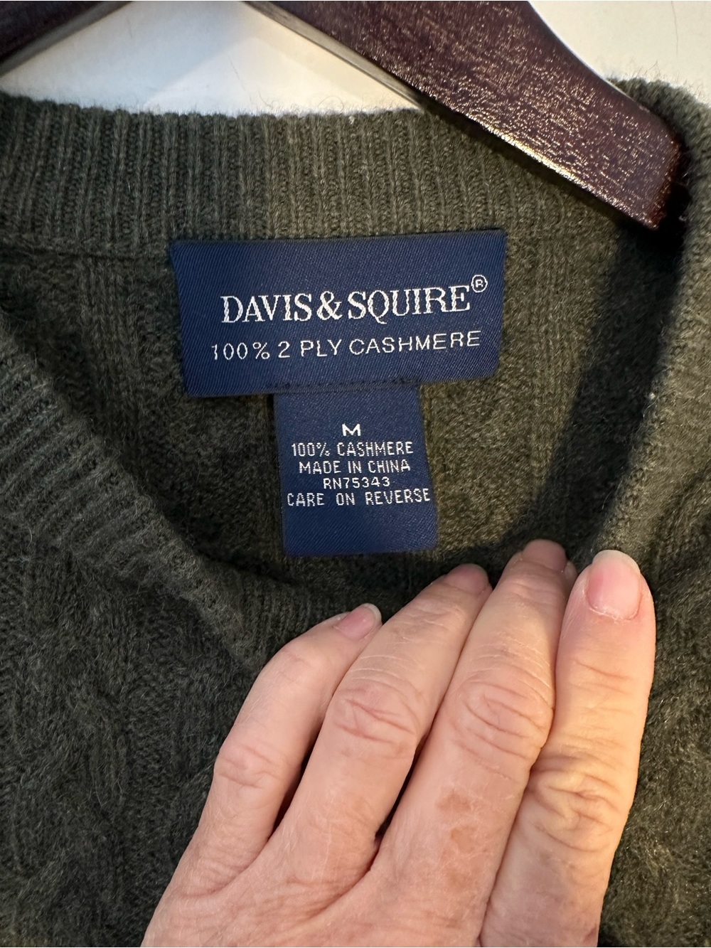 Classic Davis & Squire 2-ply Cashmere Olive Cable Knit Crewneck Sweater - Picture 9 of 10